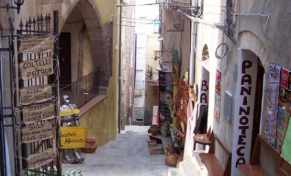 Castelsardo da Cartolina o Comunità da Vivere?