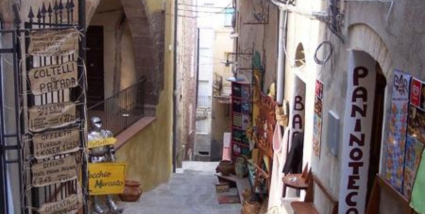 Castelsardo da Cartolina o Comunità da Vivere?