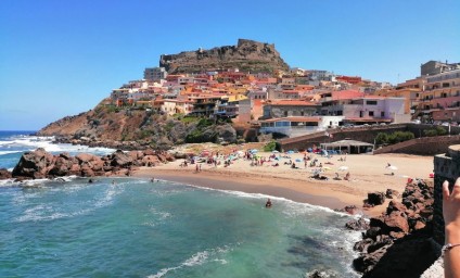 Le bandiere si celebrano, le spiagge si difendono