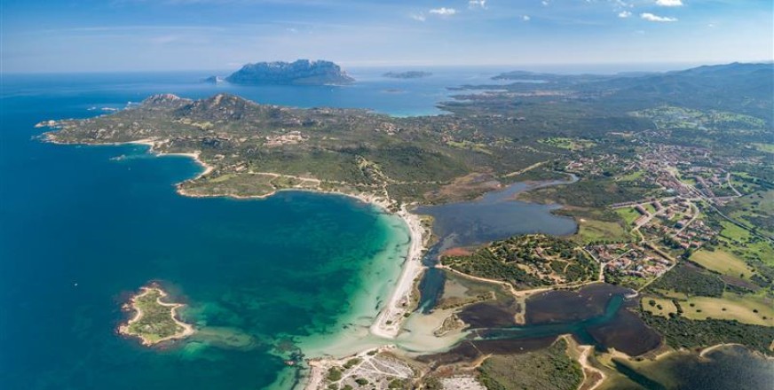 Castelsardo, il caso spiagge: mentre altri Comuni ottengono milioni contro l'erosione, quali progetti sono stati preparati qui?